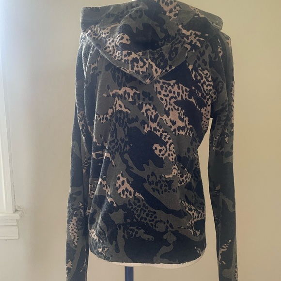 💚Zadig & Voltaire Camo Print CASHMERE Zip Sweater Jacket Hood Small $495
Rare! - Picture 7 of 10